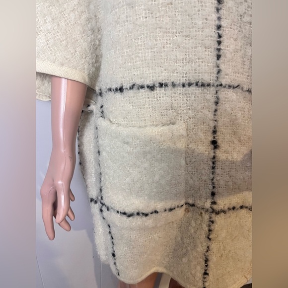AKRIS PUNTO- Cream Checkered wool poncho Size: 4 - Picture 4 of 7